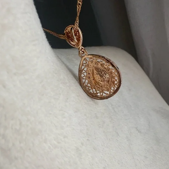 Faceted Blue and Gold Teardrop Pendant Necklace on Twisted Chain - Picture 12 of 16